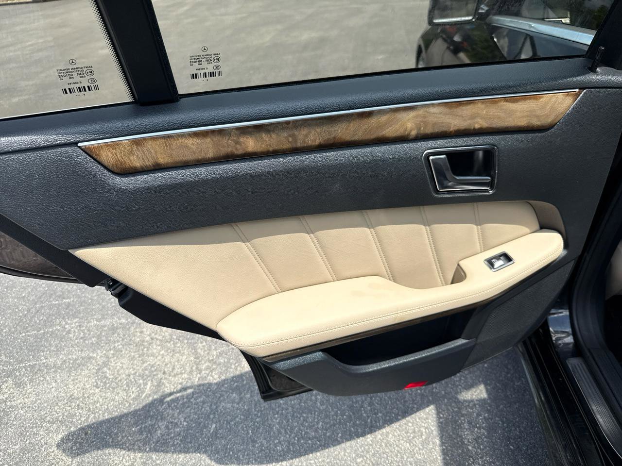 Used 2010 Mercedes-Benz E 350 4MATIC Sedan image 13