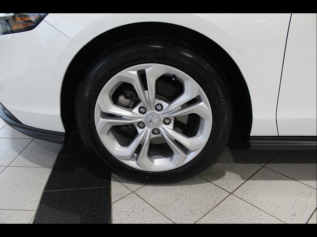 Certified 2025 Honda Accord LX image 9