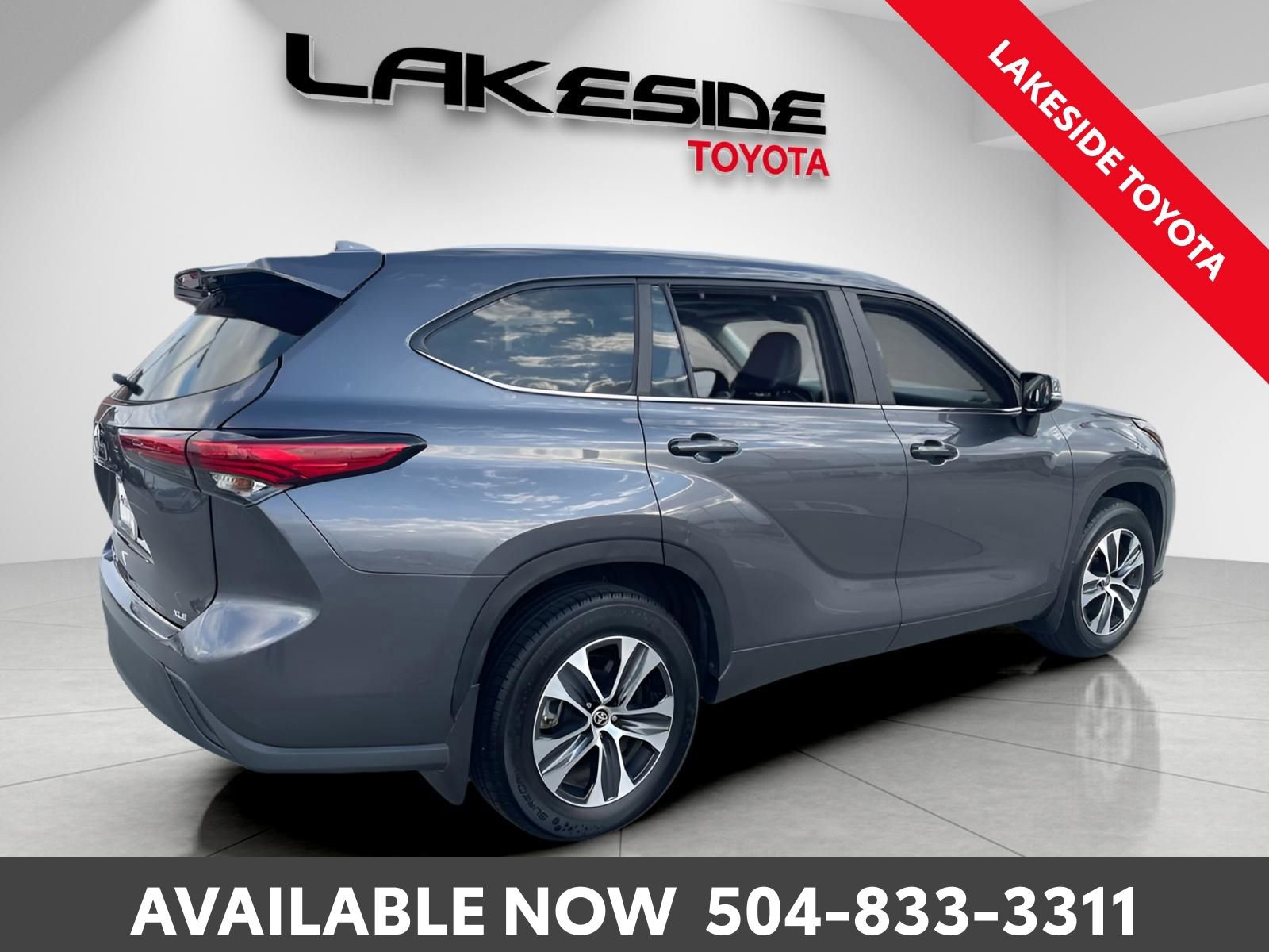 Used 2023 Toyota Highlander XLE image 6