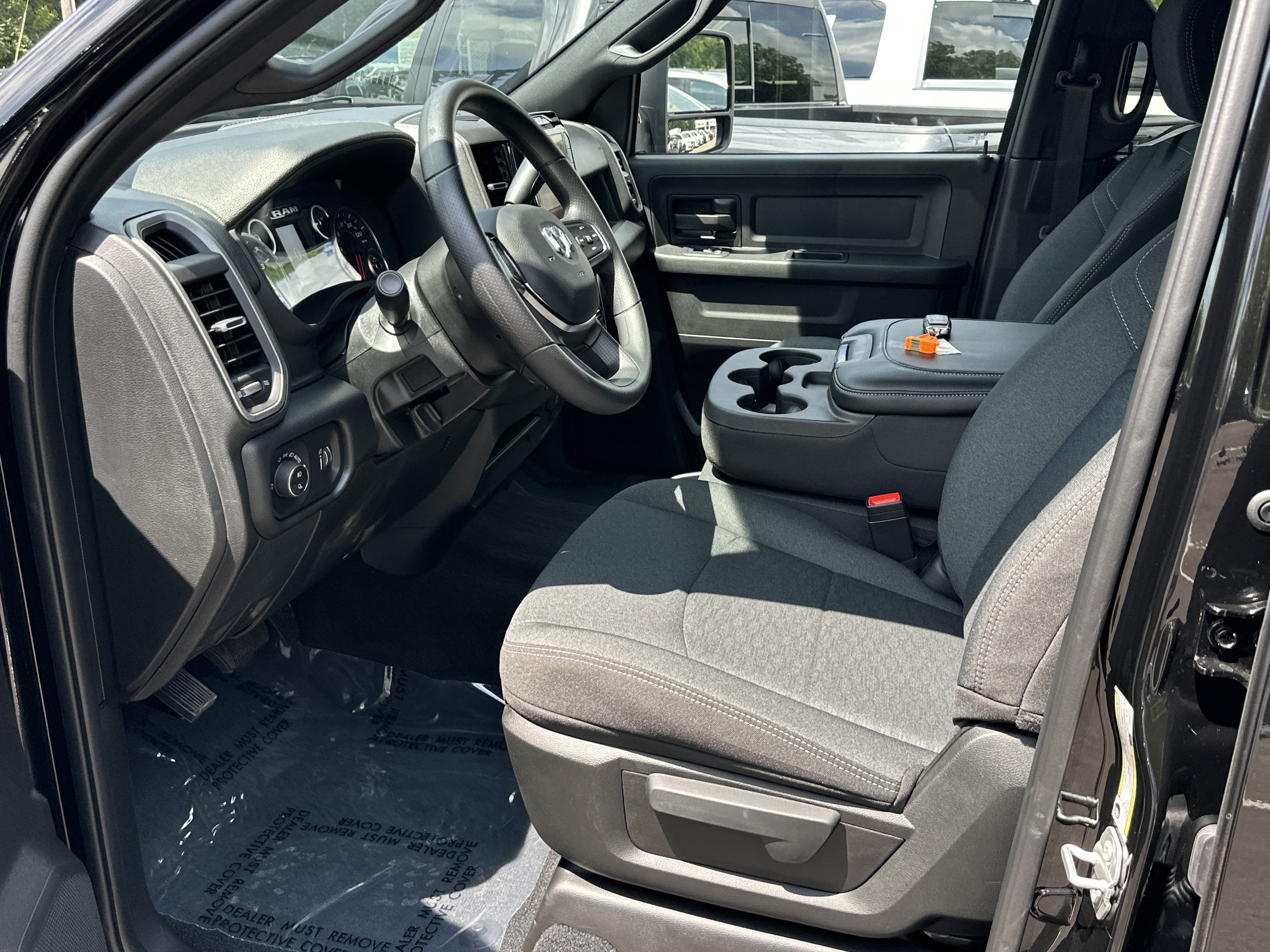 New 2026 RAM 3500 Tradesman AWD/4WD image 27