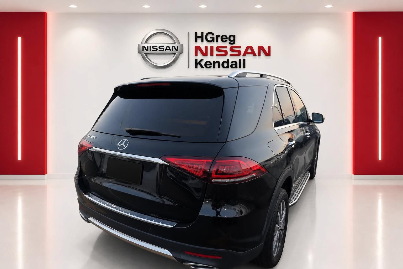 Used 2023 Mercedes-Benz GLE 350 w/ Premium Package image 4