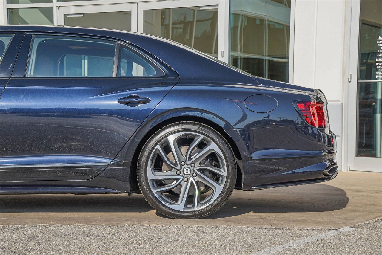 New 2026 Bentley Flying Spur Plug-In Hybrid image 17
