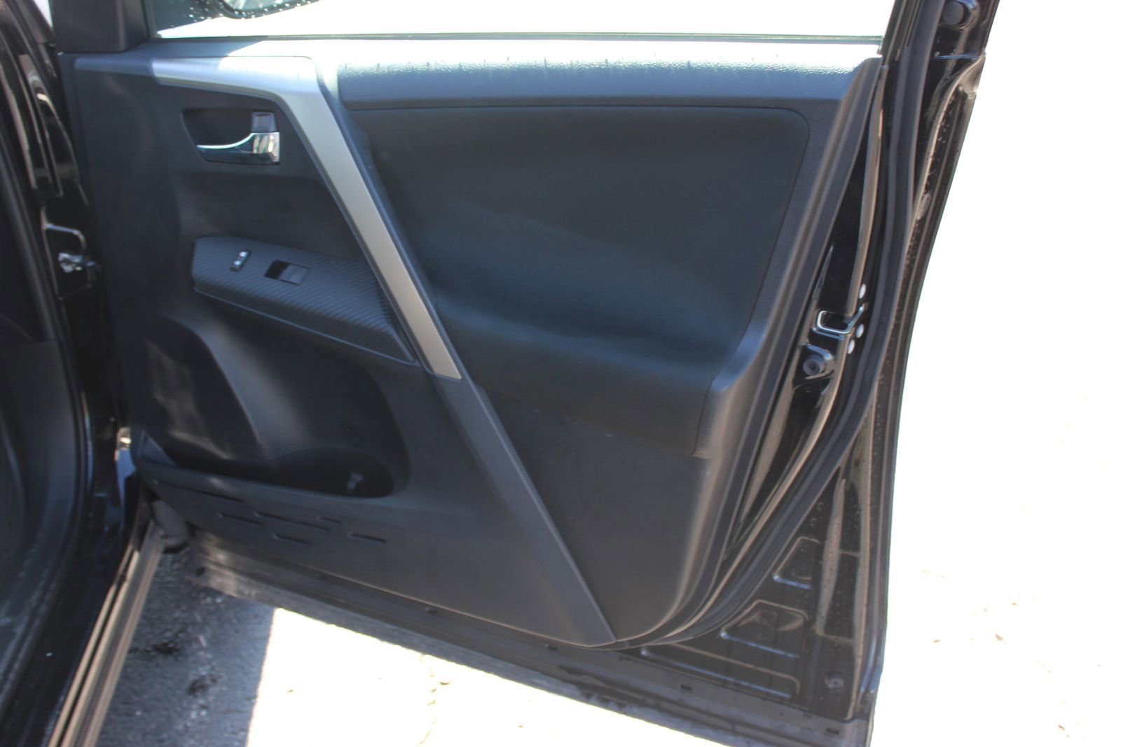 Used 2014 Toyota RAV4 XLE image 10