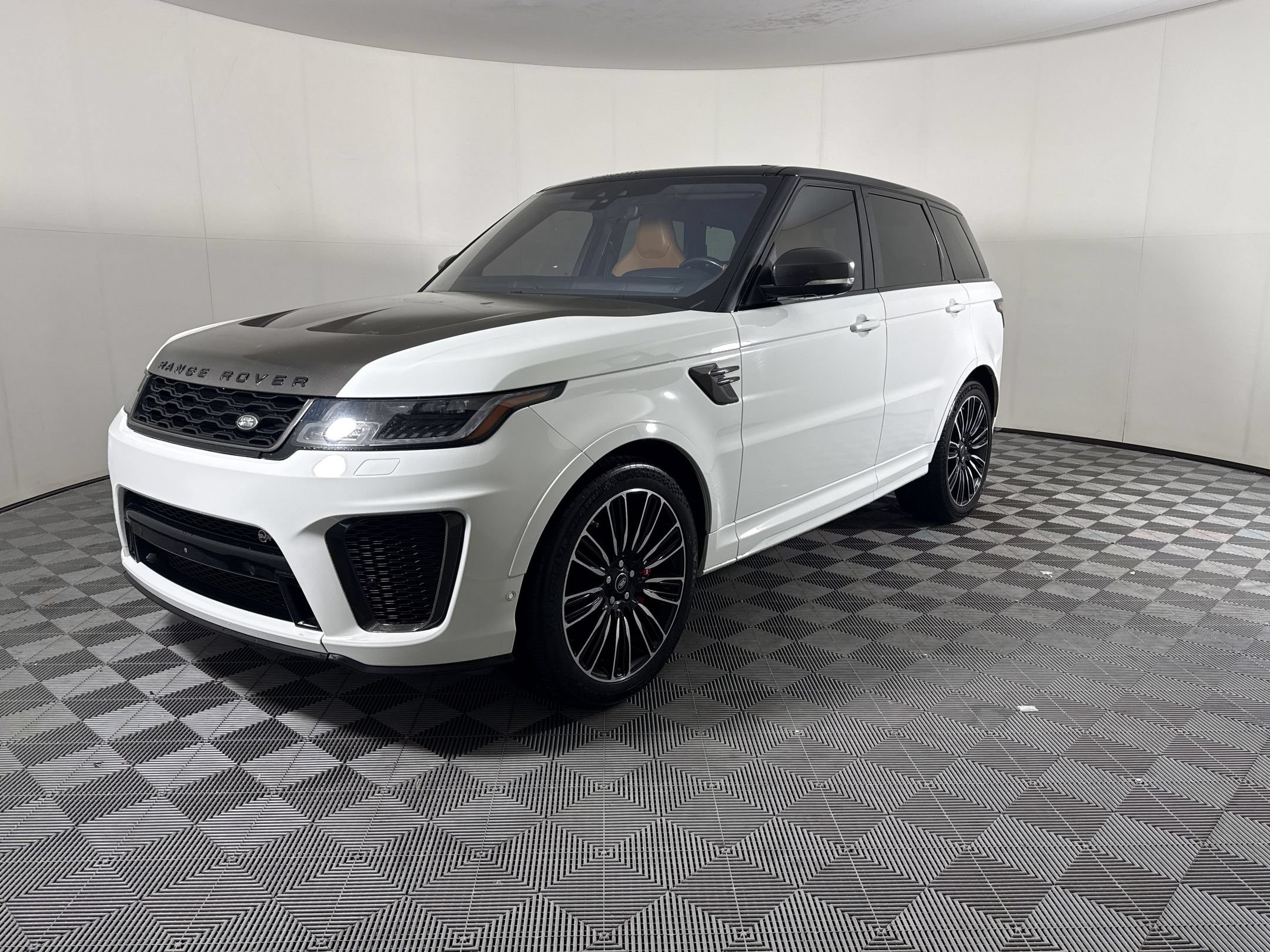 Used 2018 Land Rover Range Rover Sport SVR AWD/4WD image 1