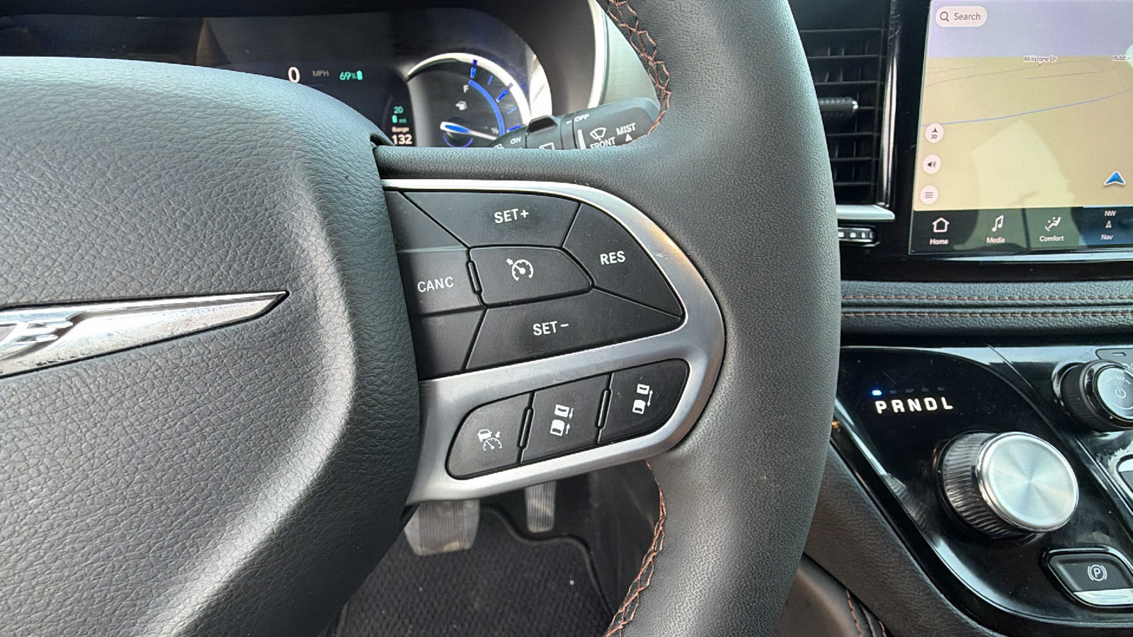 Used 2025 Chrysler Pacifica Pinnacle FWD image 30