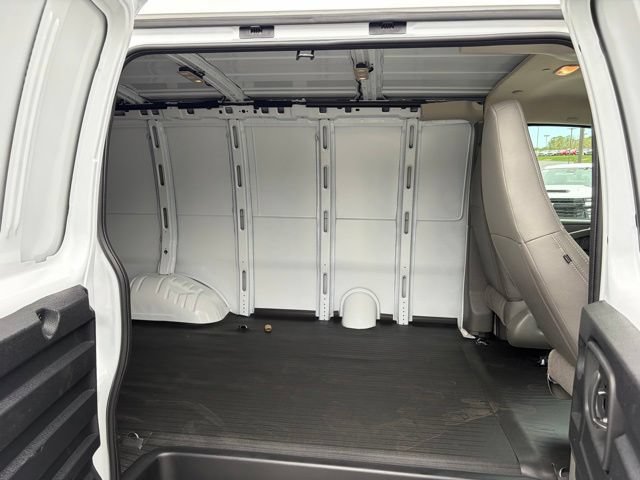 New 2026 Chevrolet Express 2500 w/ Driver Convenience Package RWD image 9