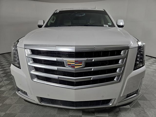 Used 2016 Cadillac Escalade Luxury image 3