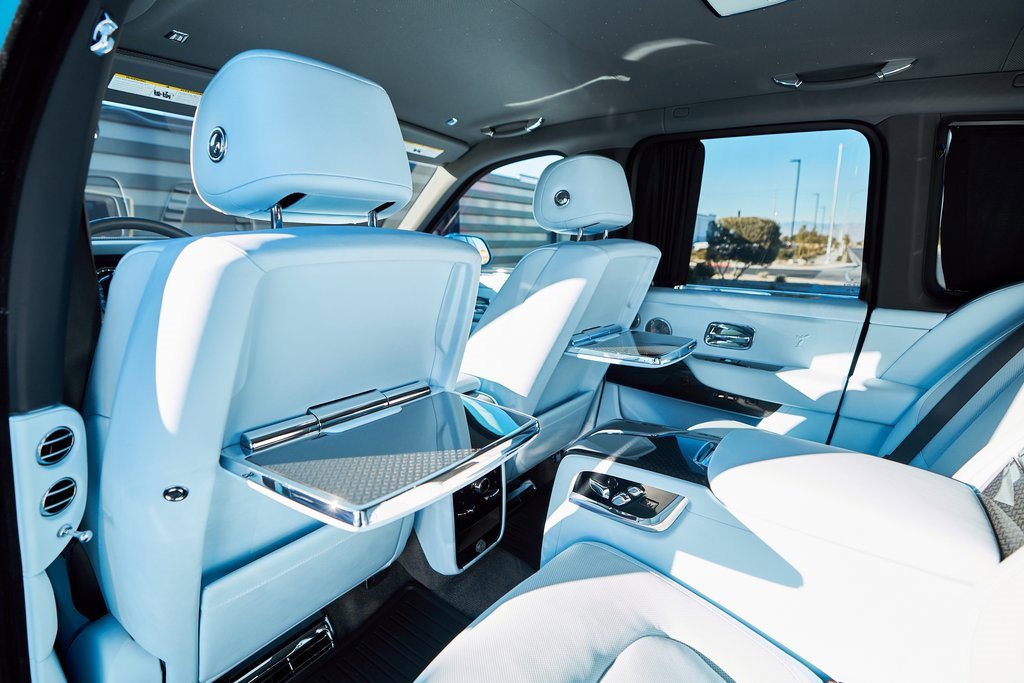 Used 2022 Rolls-Royce Cullinan Black Badge w/ Dark Exterior Package image 35