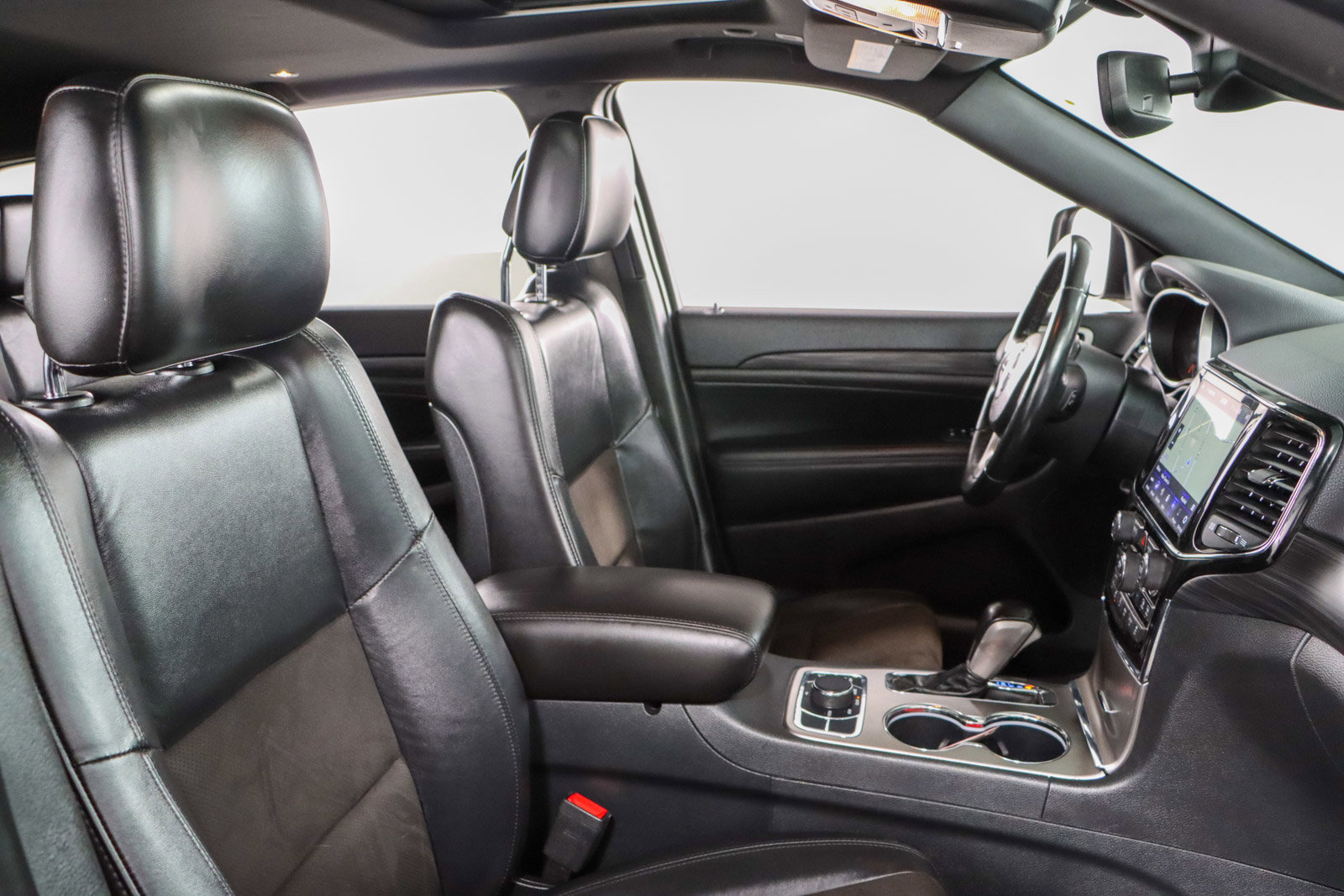 Used 2020 Jeep Grand Cherokee Altitude image 27