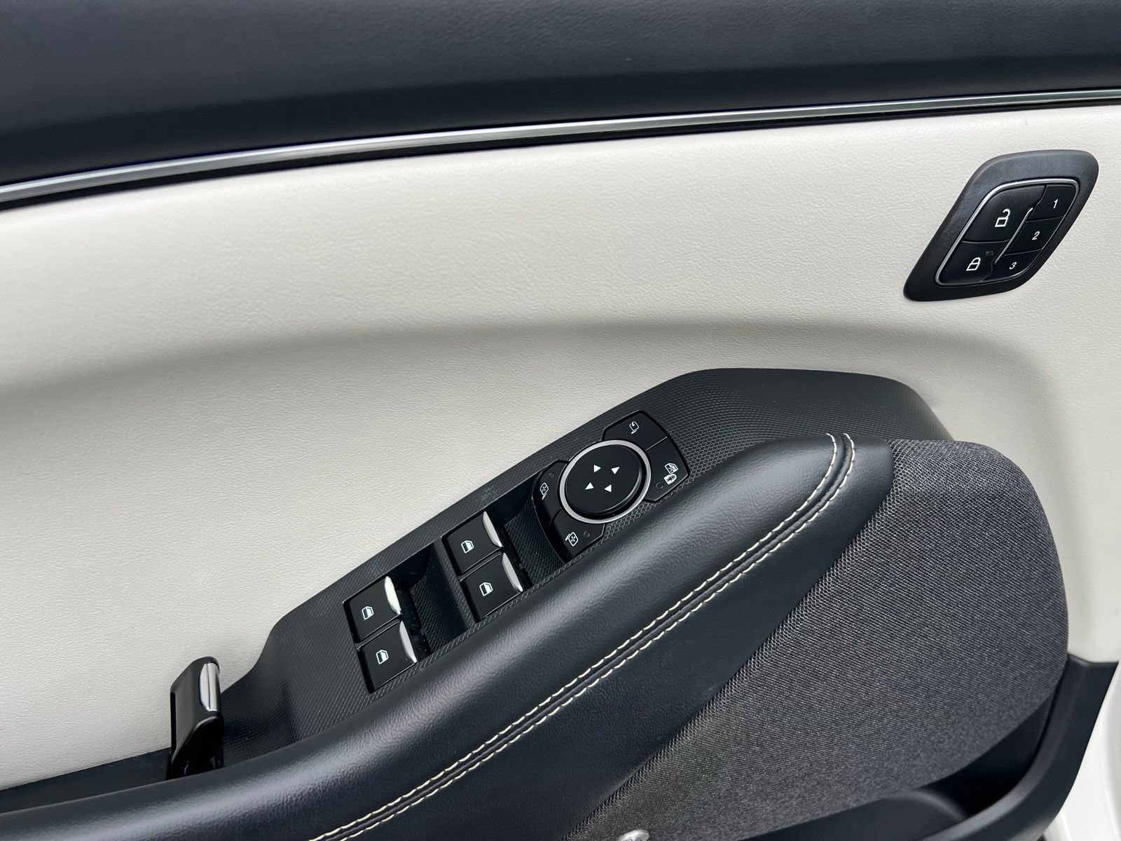 Used 2022 Ford Mustang Mach-E Premium RWD image 26