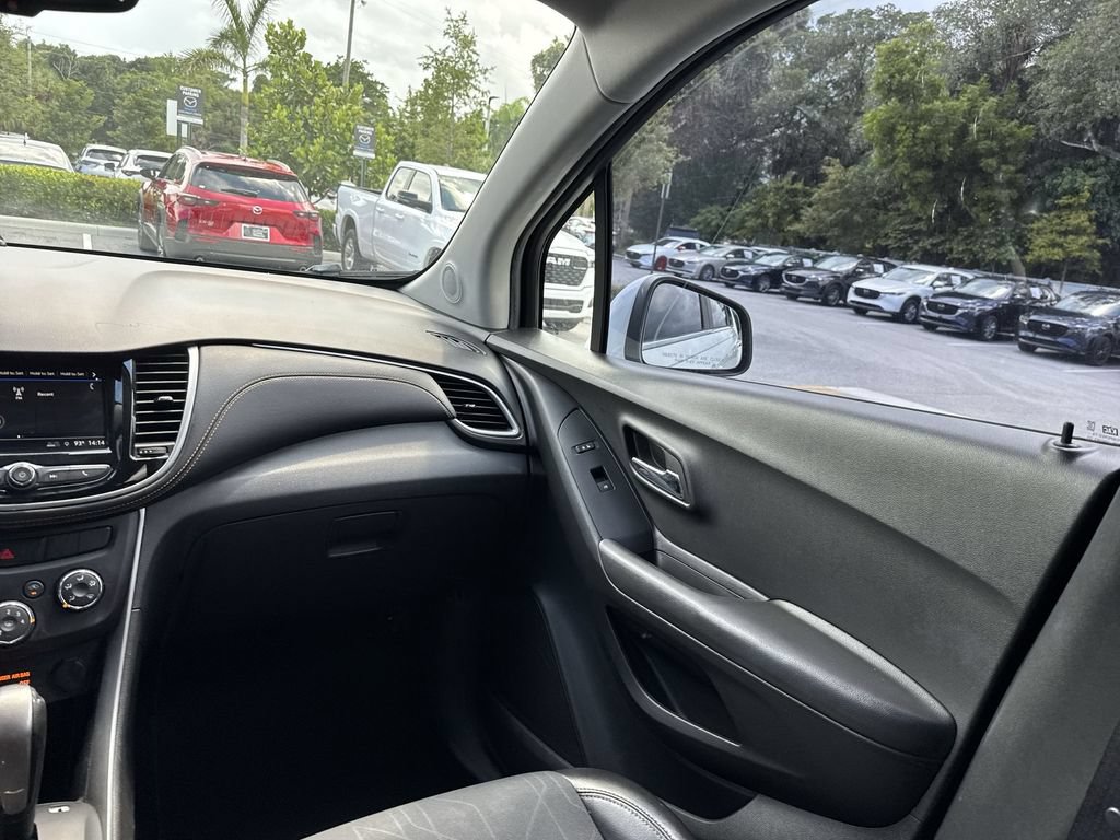 Used 2019 Chevrolet Trax LT w/ LT Convenience Package FWD image 15