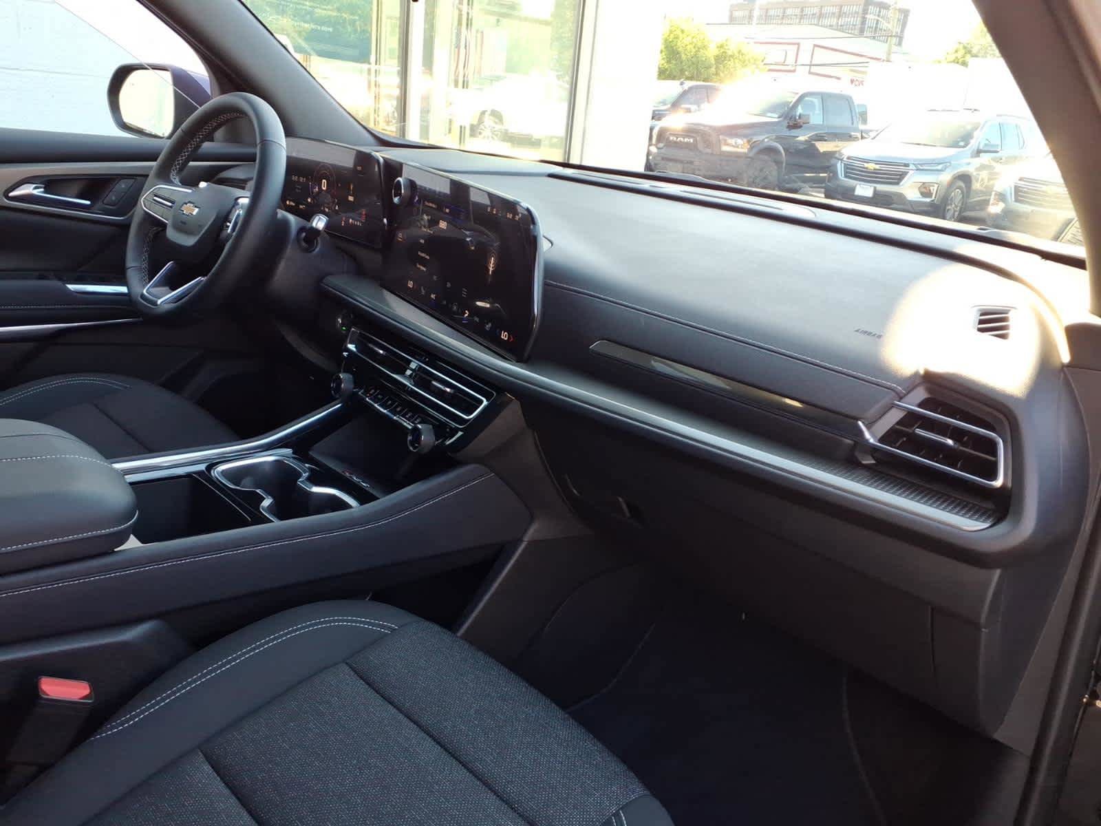 Used 2026 Chevrolet Traverse LT AWD/4WD image 21