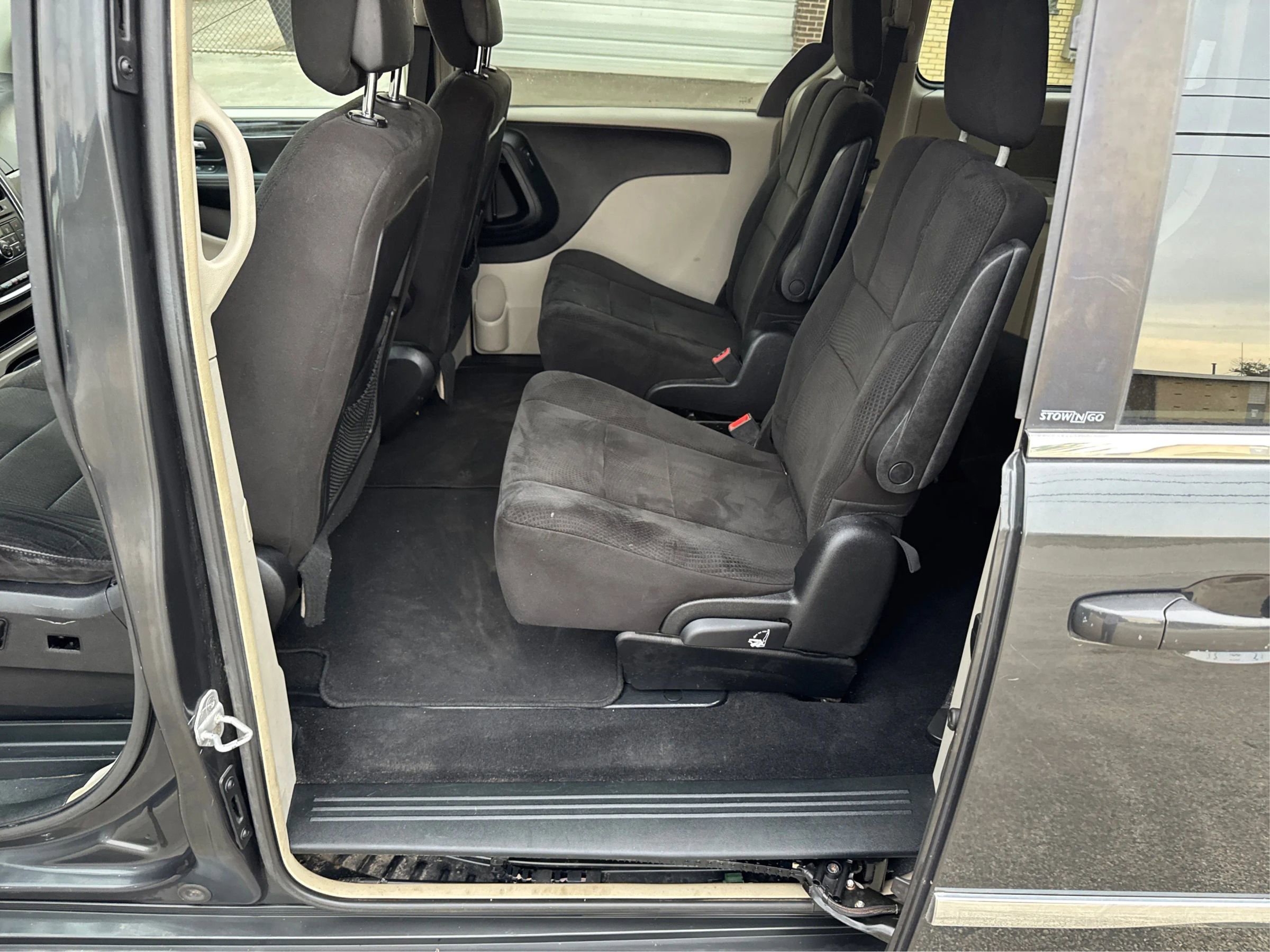 Used 2012 Chrysler Town & Country Touring image 11