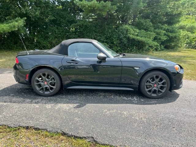 Used 2018 FIAT 124 Spider Abarth w/ Convenience Group RWD image 2