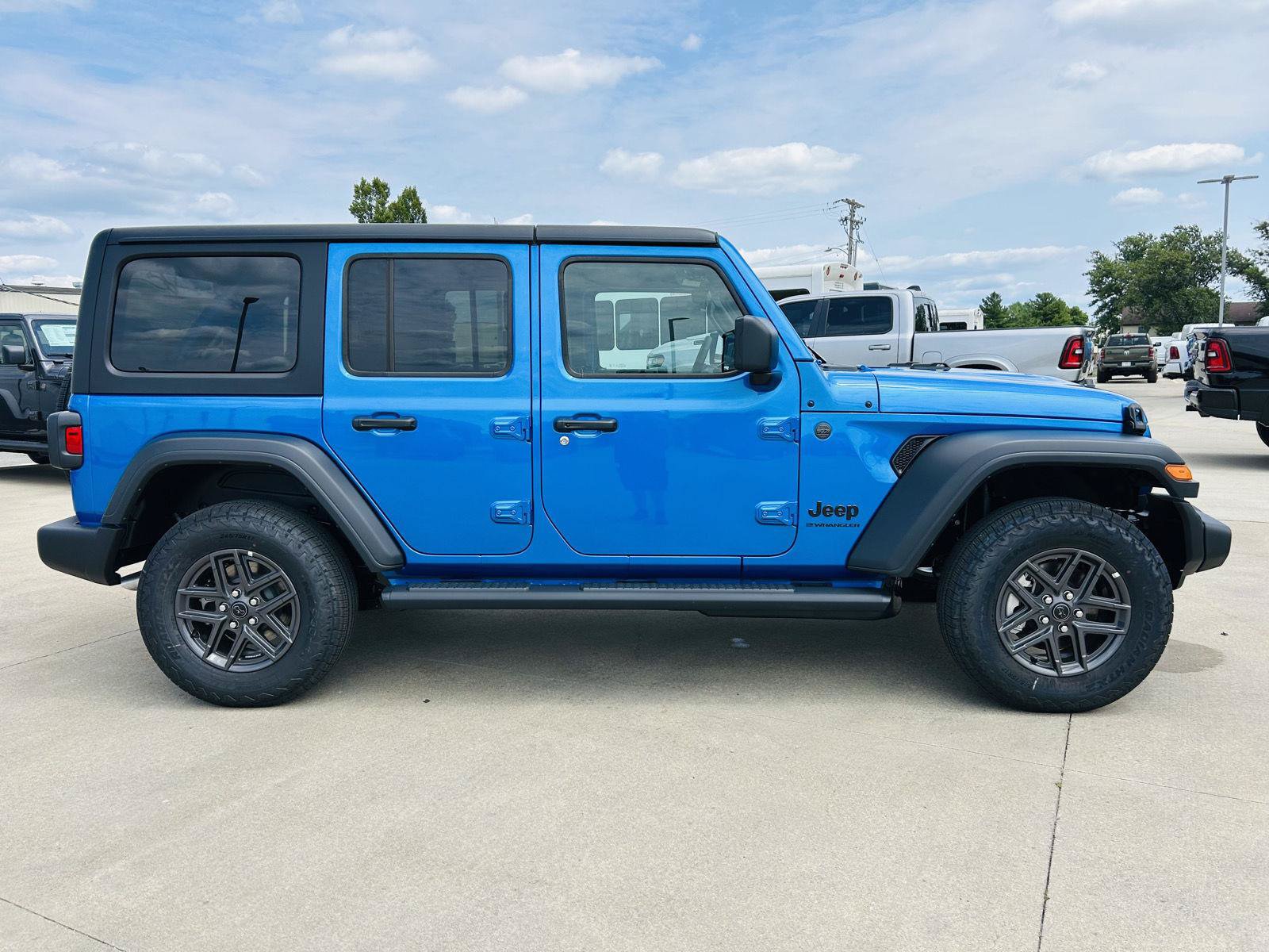 New 2026 Jeep Wrangler Unlimited Sport AWD/4WD image 36
