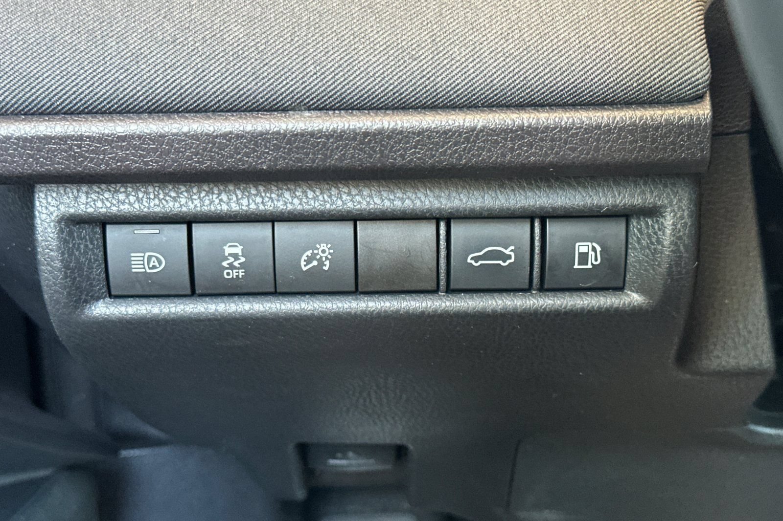 Used 2025 Toyota Camry LE AWD/4WD image 31