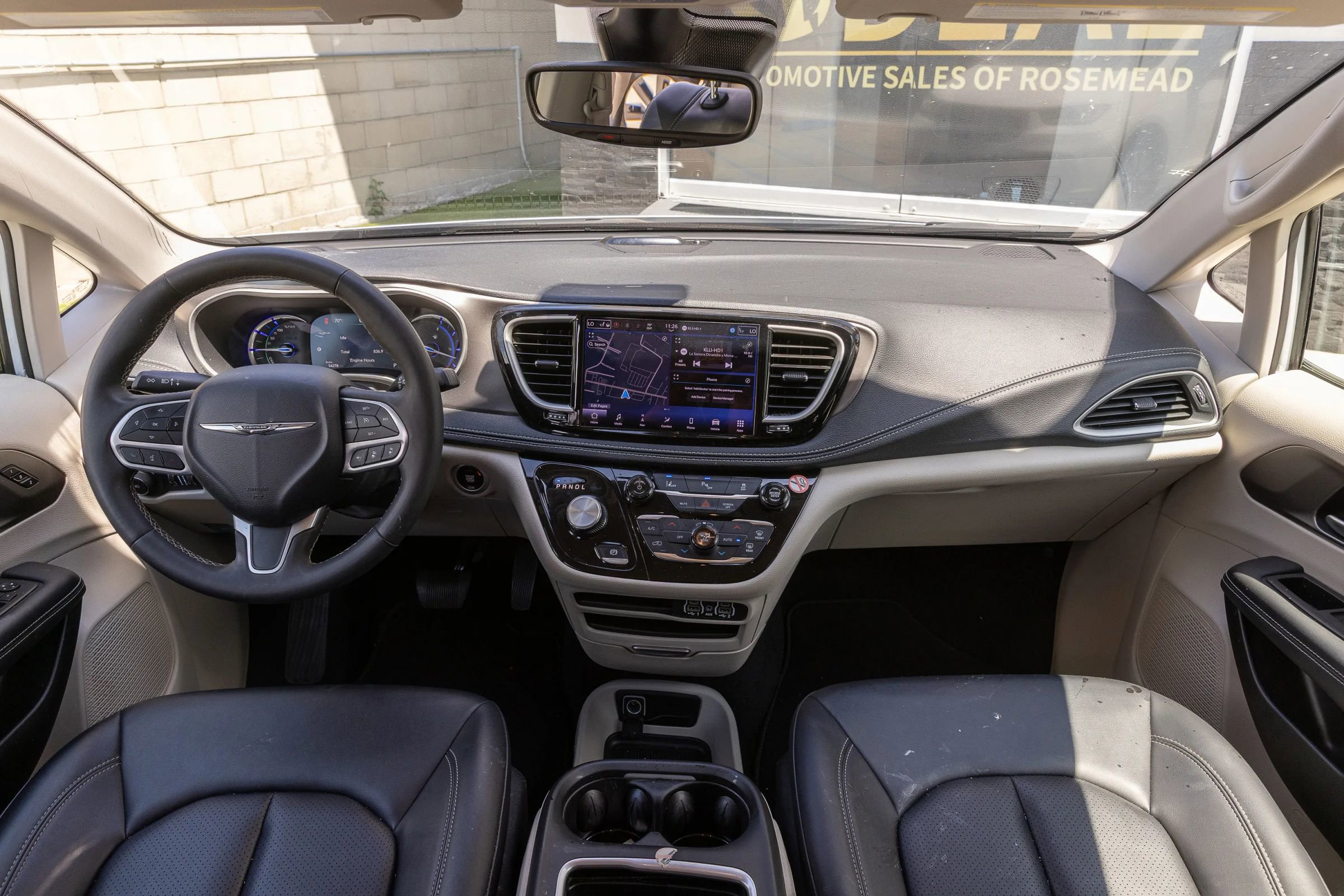 Used 2024 Chrysler Pacifica Limited FWD image 28