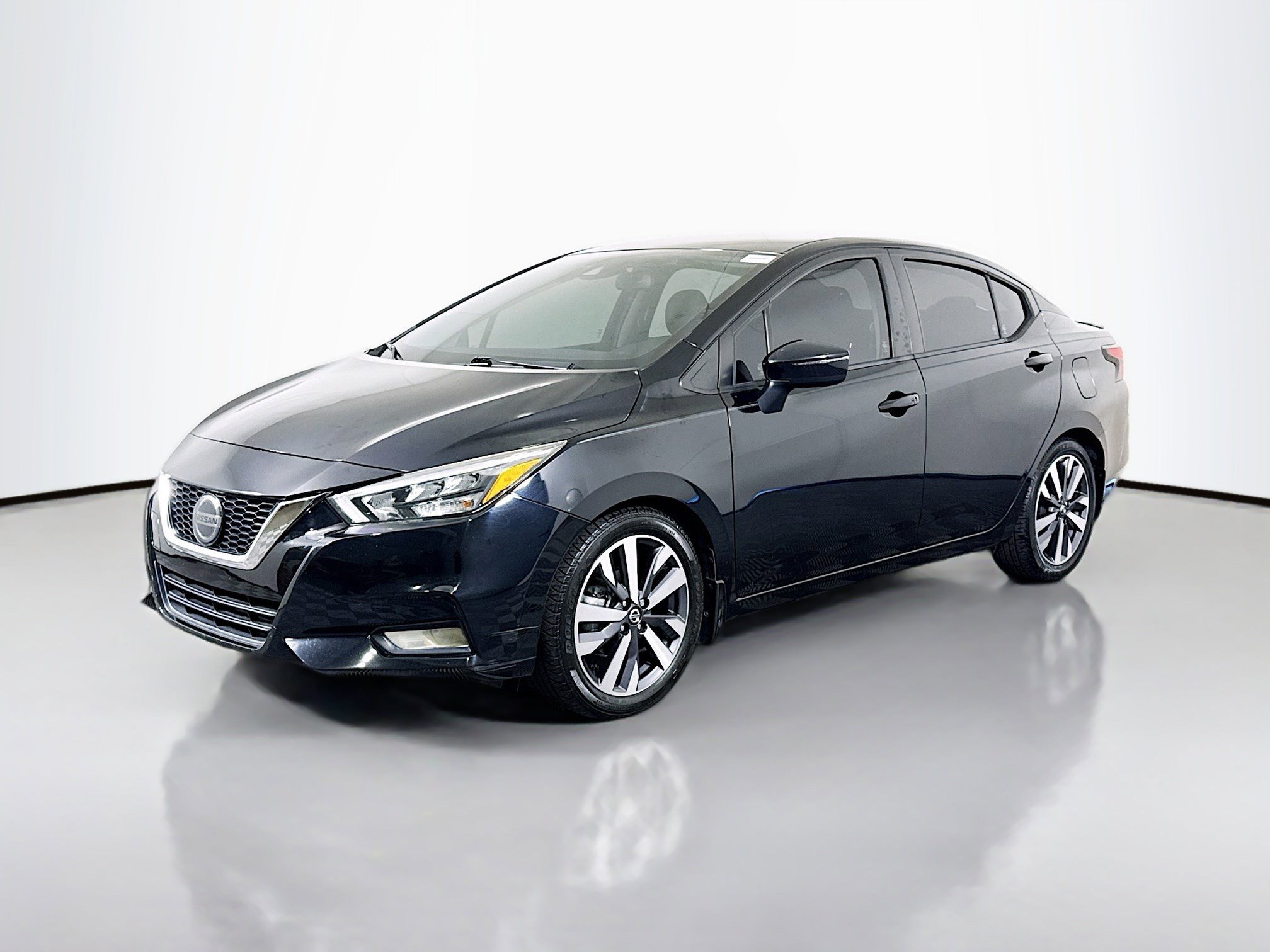 Used 2020 Nissan Versa SR image 4