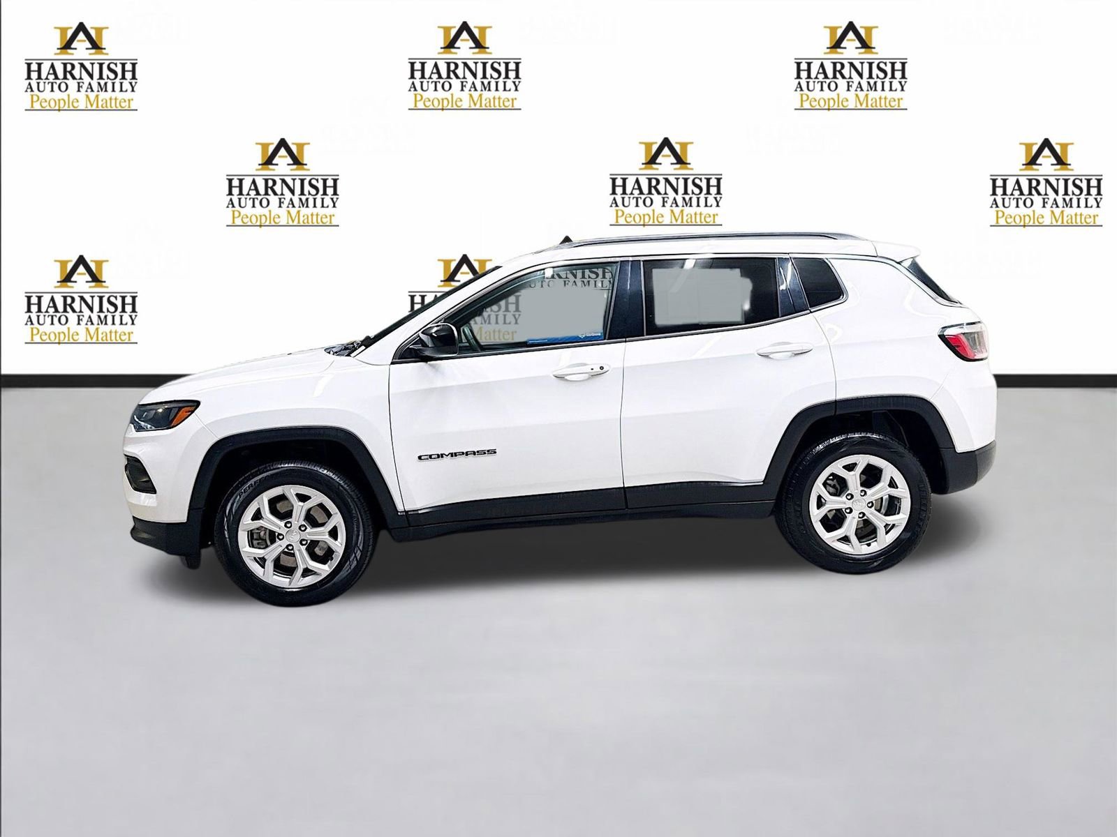 Used 2024 Jeep Compass Latitude image 9
