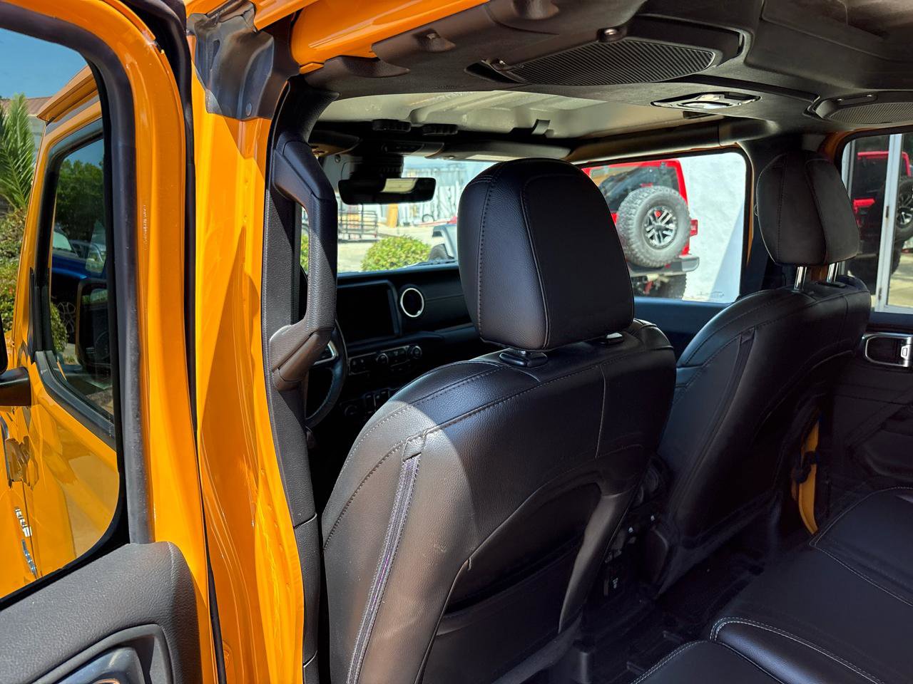 Used 2021 Jeep Wrangler Unlimited Sahara w/ Cold Weather Group AWD/4WD image 17