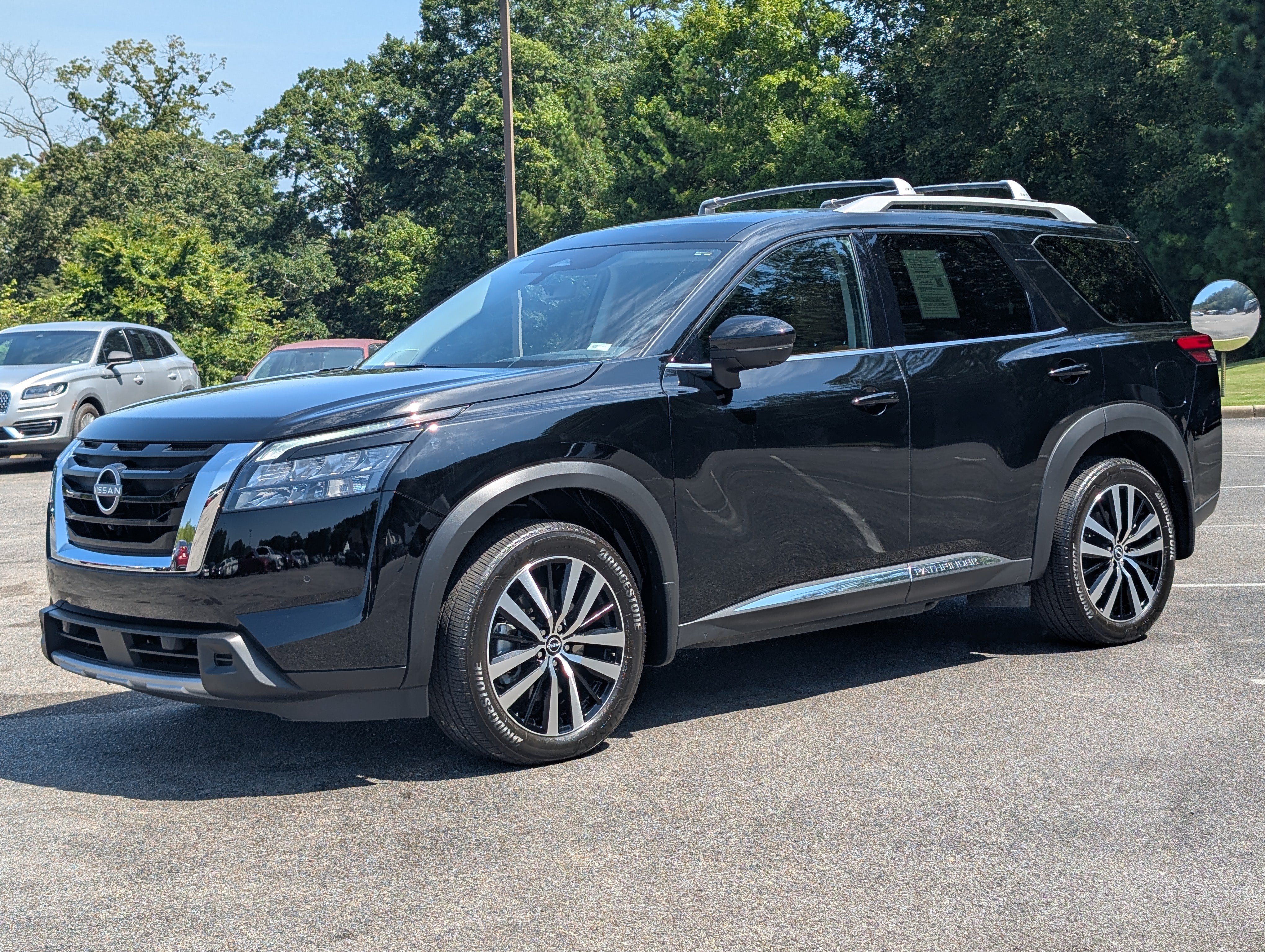 Used 2025 Nissan Pathfinder Platinum w/ Cargo Package FWD image 5