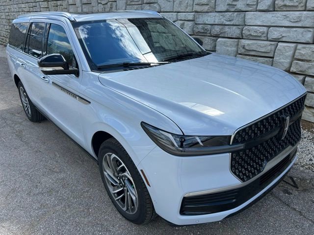 Used 2025 Lincoln Navigator L Reserve image 7