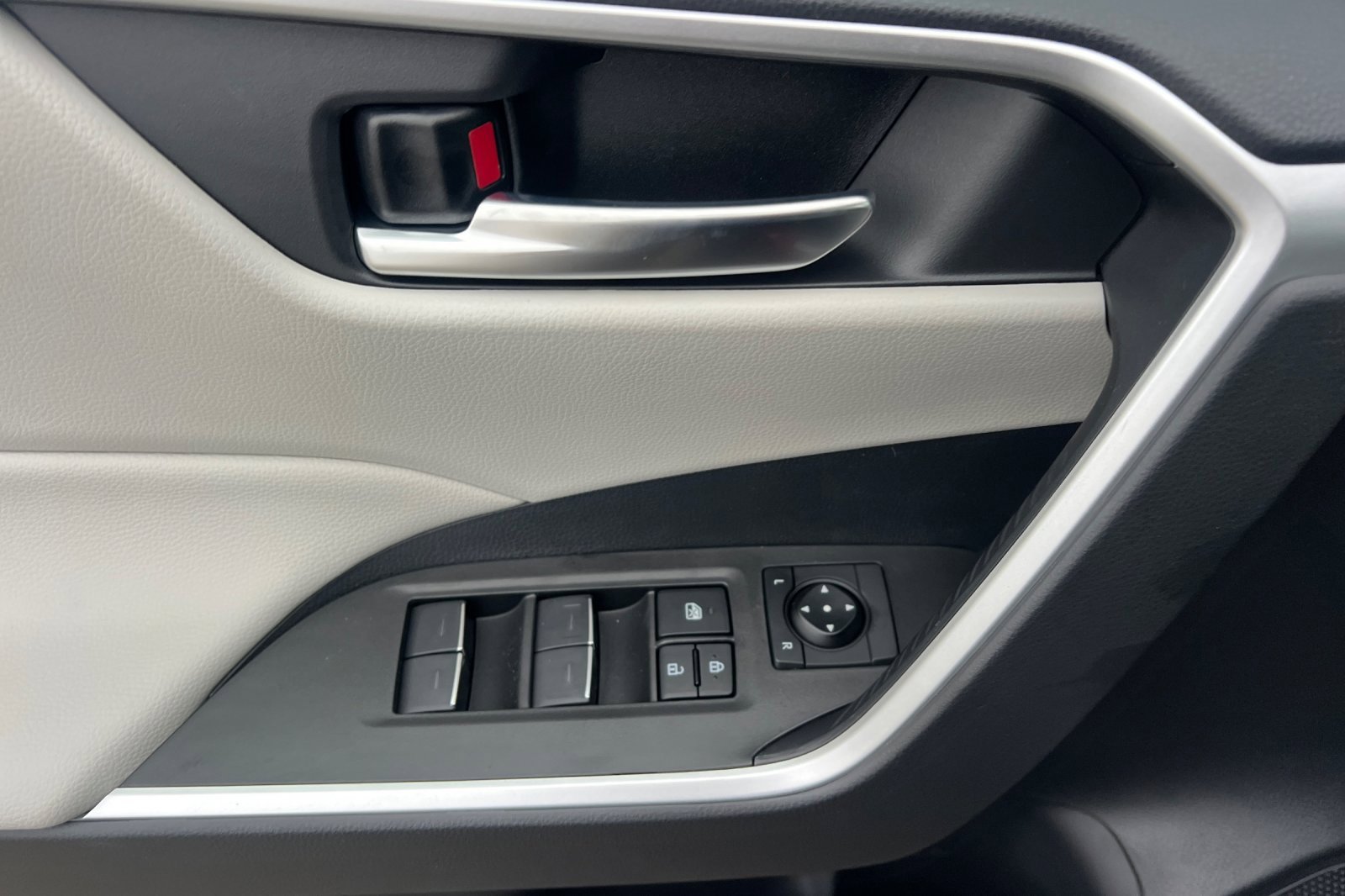 New 2025 Toyota RAV4 XLE w/ Convenience Package image 8