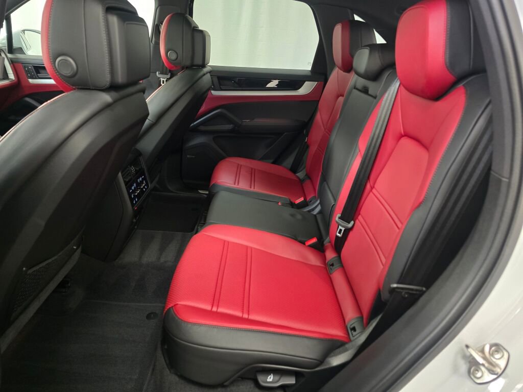 New 2026 Porsche Cayenne image 21