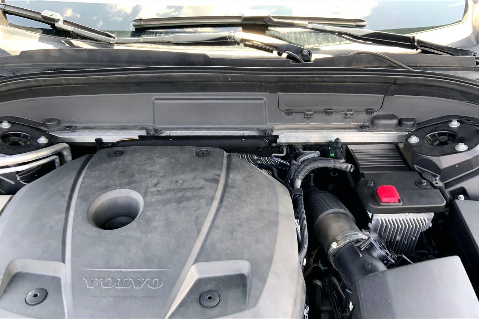 Used 2021 Volvo XC60 T5 Momentum w/ Protection Package Premier FWD image 32