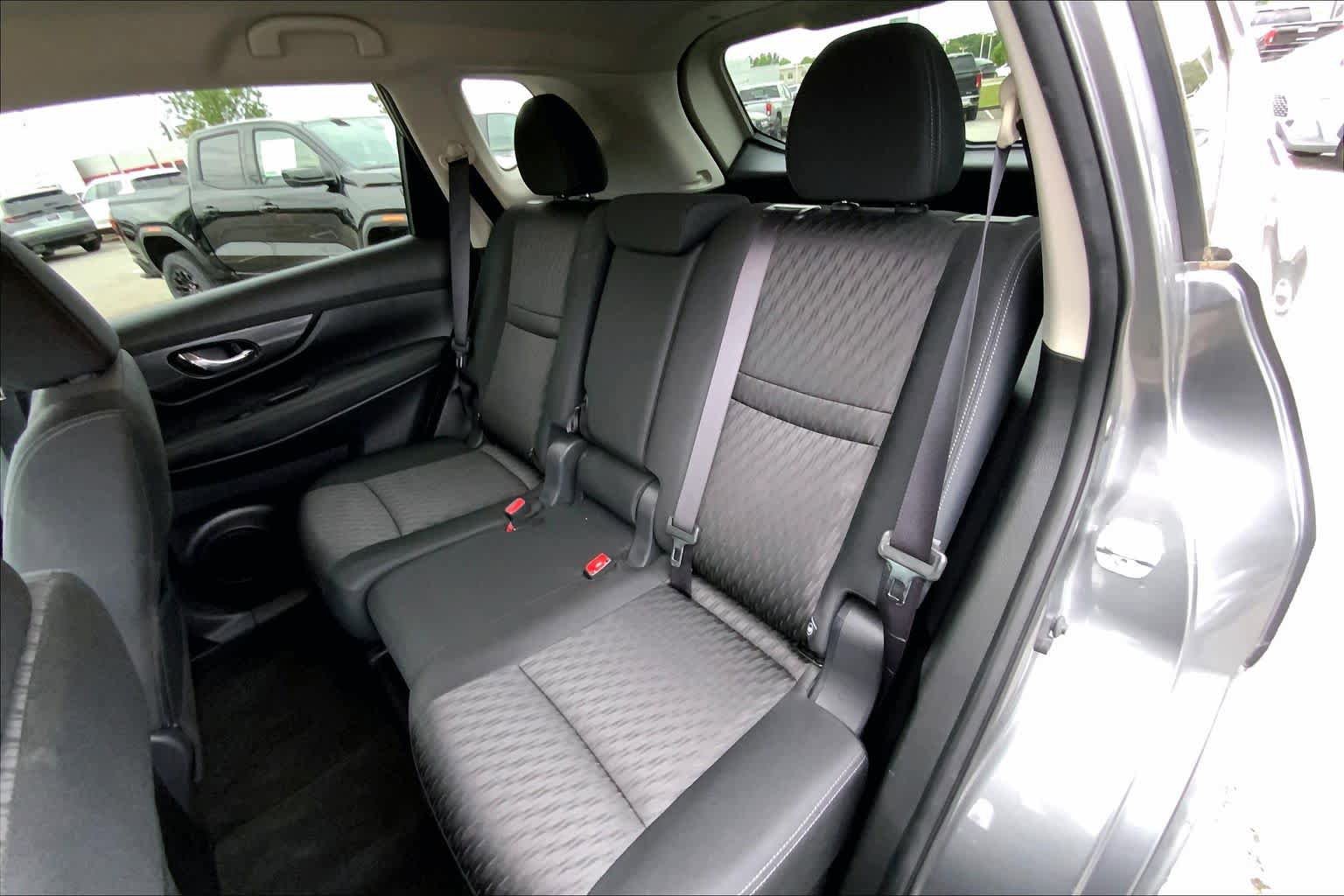 Used 2019 Nissan Rogue SV FWD image 20