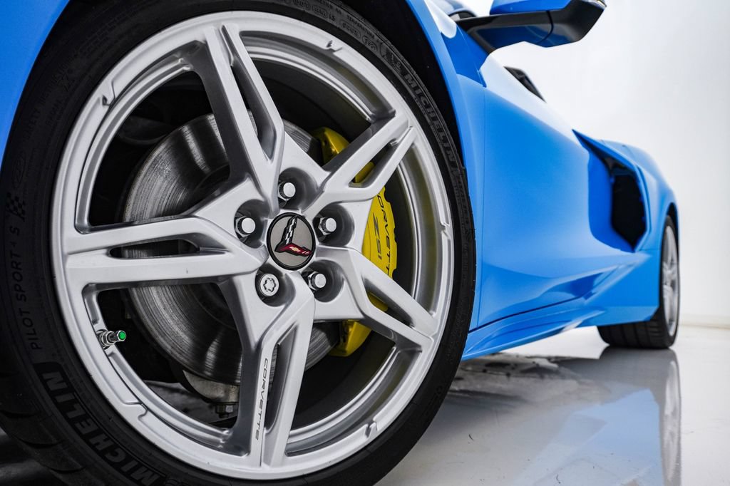 Used 2021 Chevrolet Corvette Stingray Premium Cpe w/ Z51 Performance Package RWD image 5