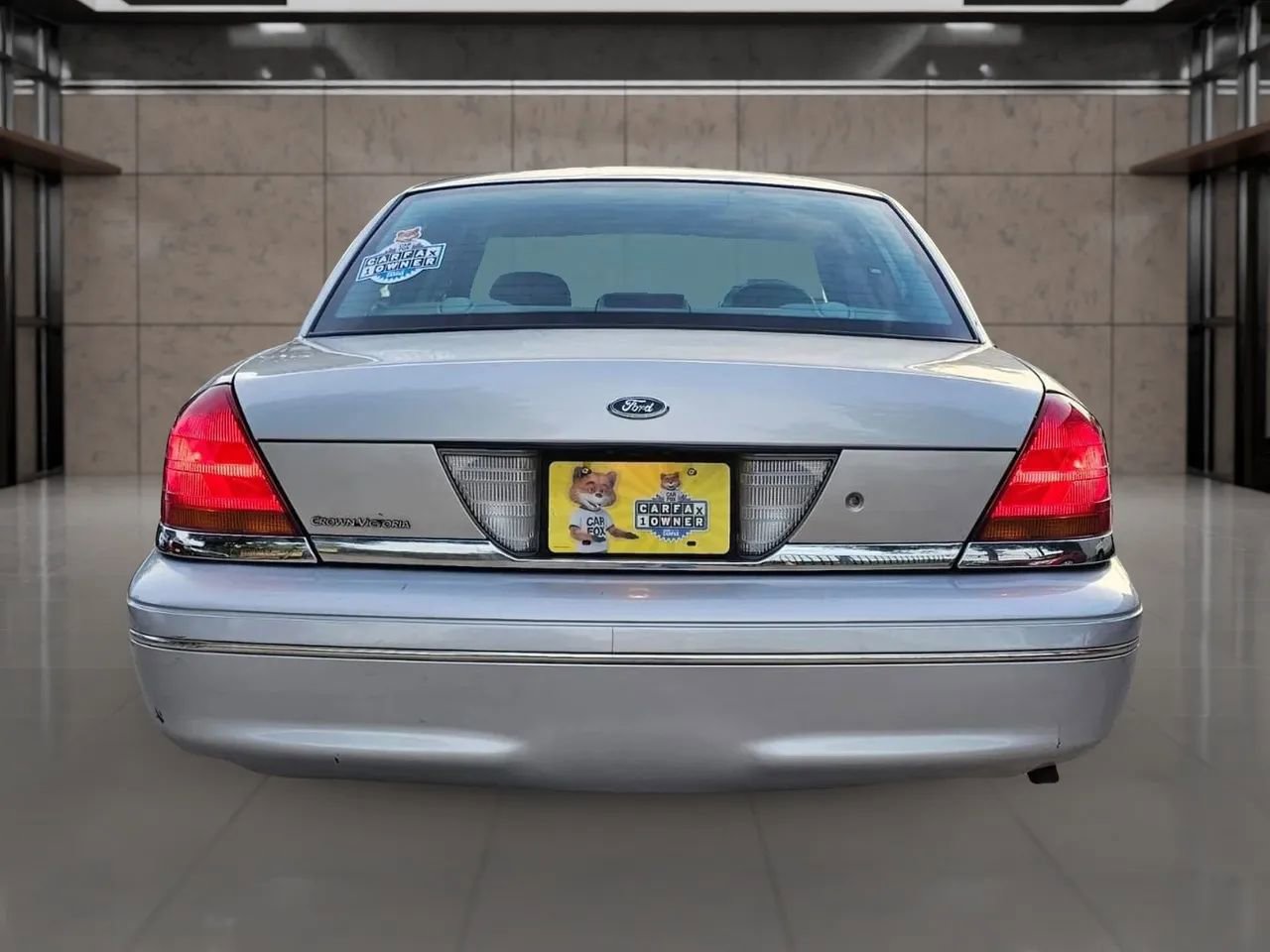 Used 2001 Ford Crown Victoria RWD image 23