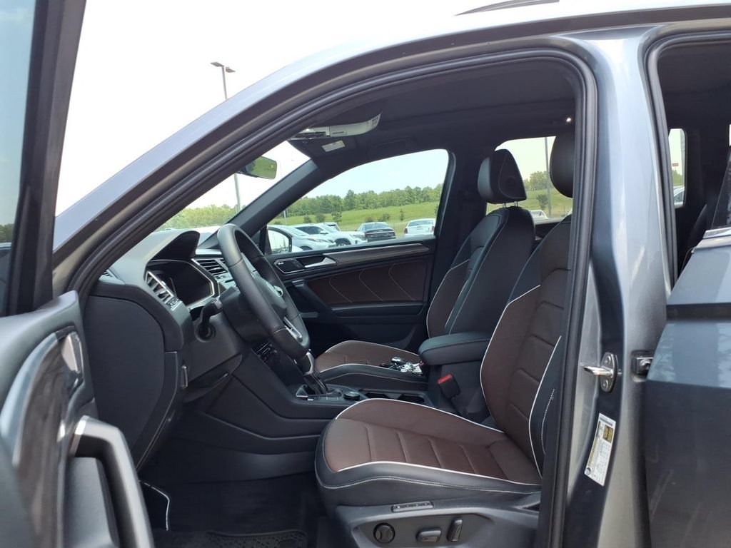 Used 2024 Volkswagen Tiguan SEL R-Line w/ MDO Package, Two-Row AWD/4WD image 18