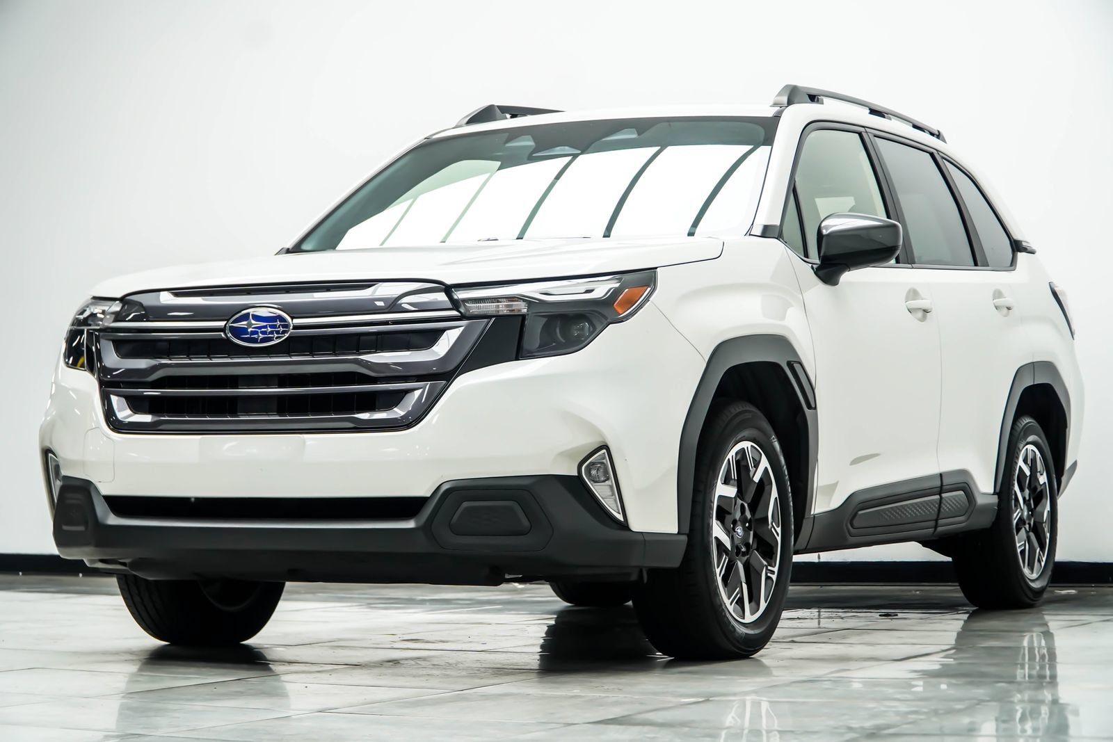 Used 2025 Subaru Forester Premium AWD/4WD image 9