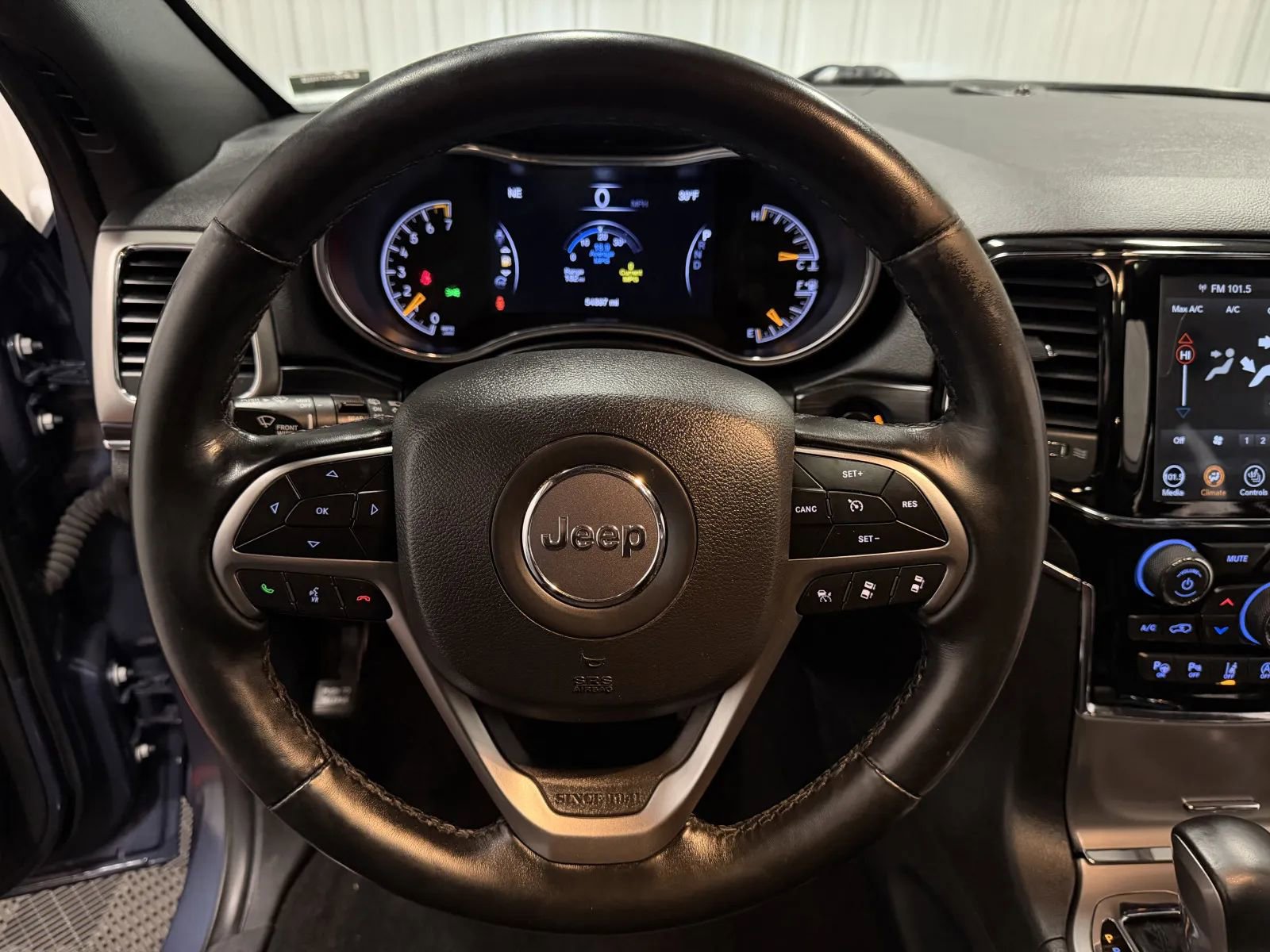 Used 2020 Jeep Grand Cherokee Limited w/ Luxury Group II image 22