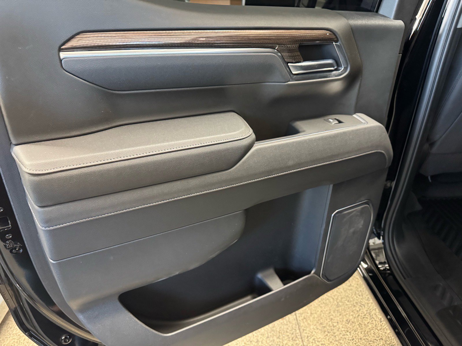 Used 2025 Chevrolet Silverado 1500 LT w/ Z71 Off-Road Package image 10