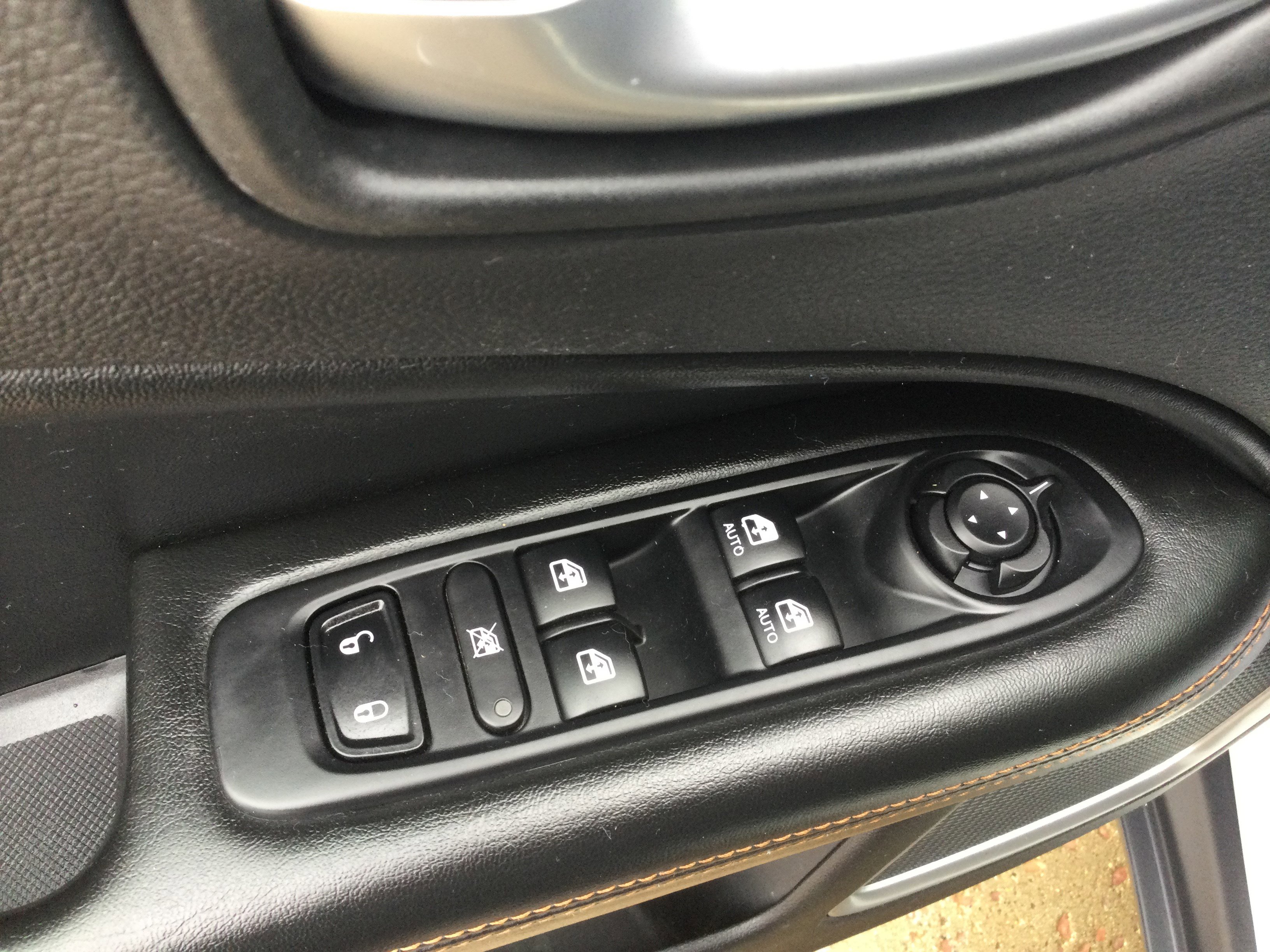 Used 2018 Jeep Compass Limited AWD/4WD image 9