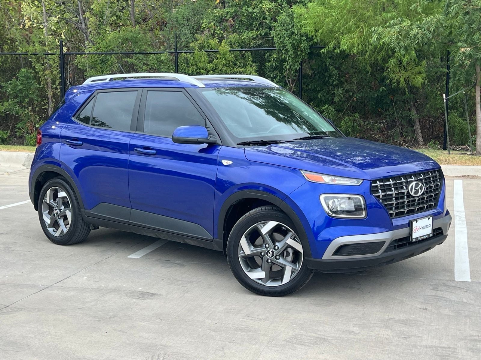 Certified 2025 Hyundai Venue SEL FWD image 1