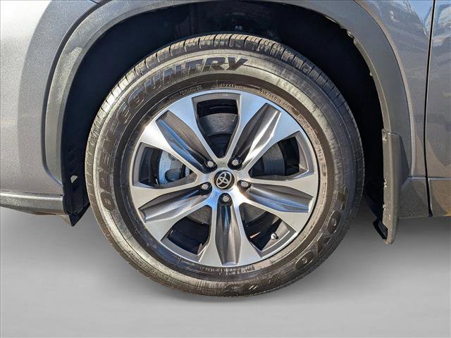 Used 2024 Toyota Highlander XLE image 28