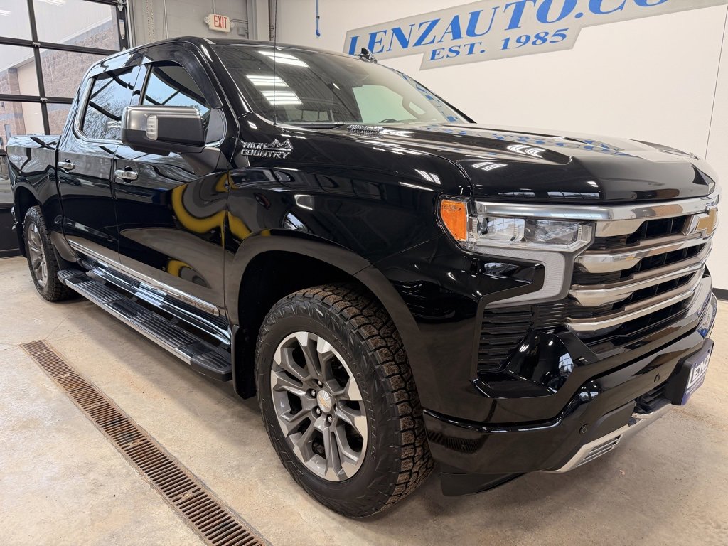 Used 2022 Chevrolet Silverado 1500 High Country w/ Z71 Off-Road Package image 2