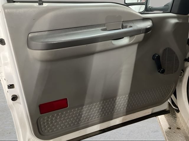 Used 2004 Ford F550 4x4 Regular Cab Super Duty image 26