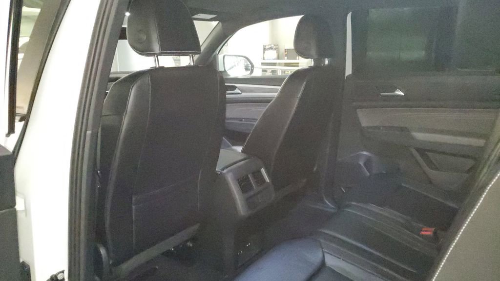 Used 2022 Volkswagen Atlas Cross Sport SE image 16