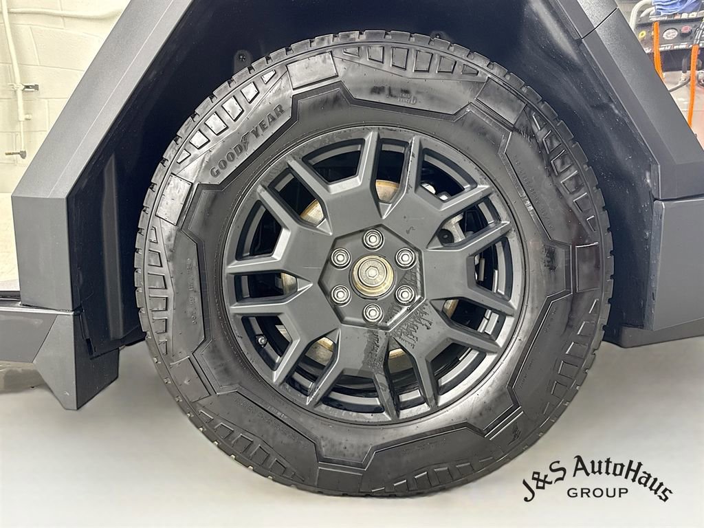 Used 2024 Tesla Cybertruck AWD Crew Cab image 37
