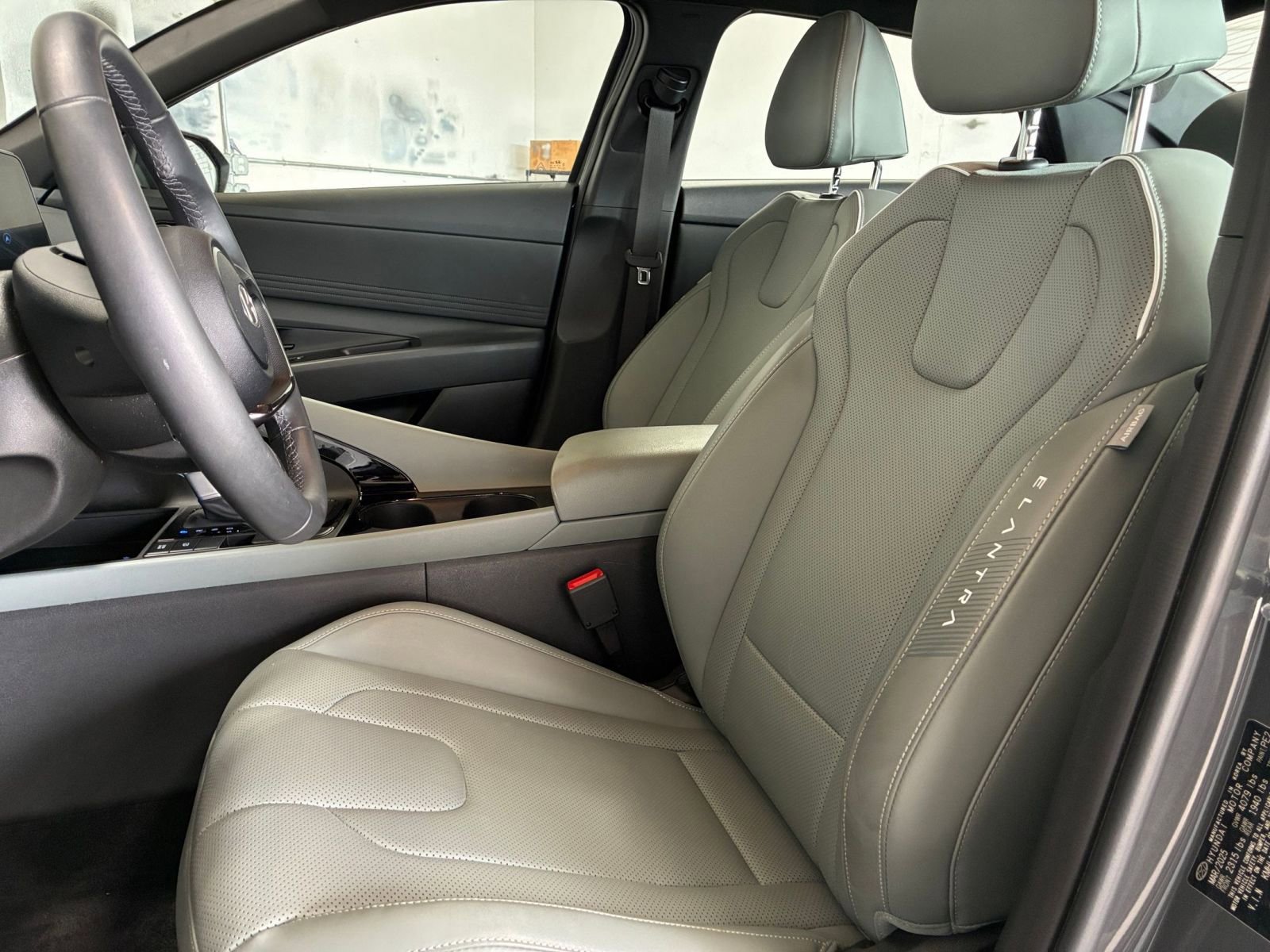 Used 2025 Hyundai Elantra Limited FWD image 28