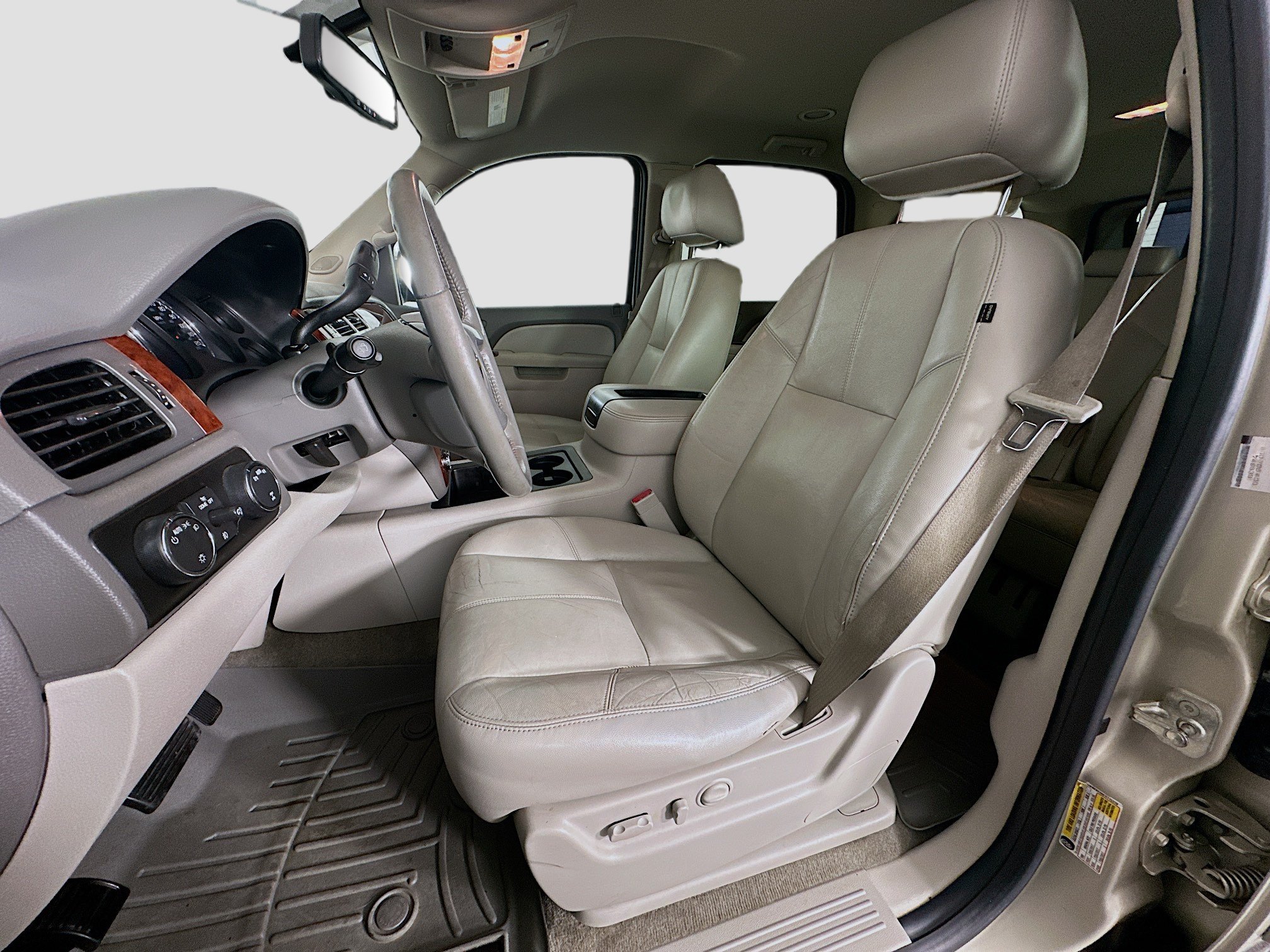 Used 2014 Chevrolet Tahoe LT w/ Luxury Package AWD/4WD image 13