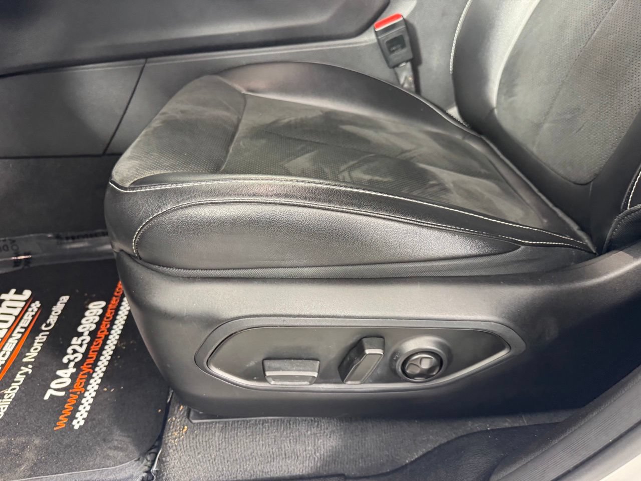 Used 2023 Jeep Grand Cherokee Altitude RWD image 11
