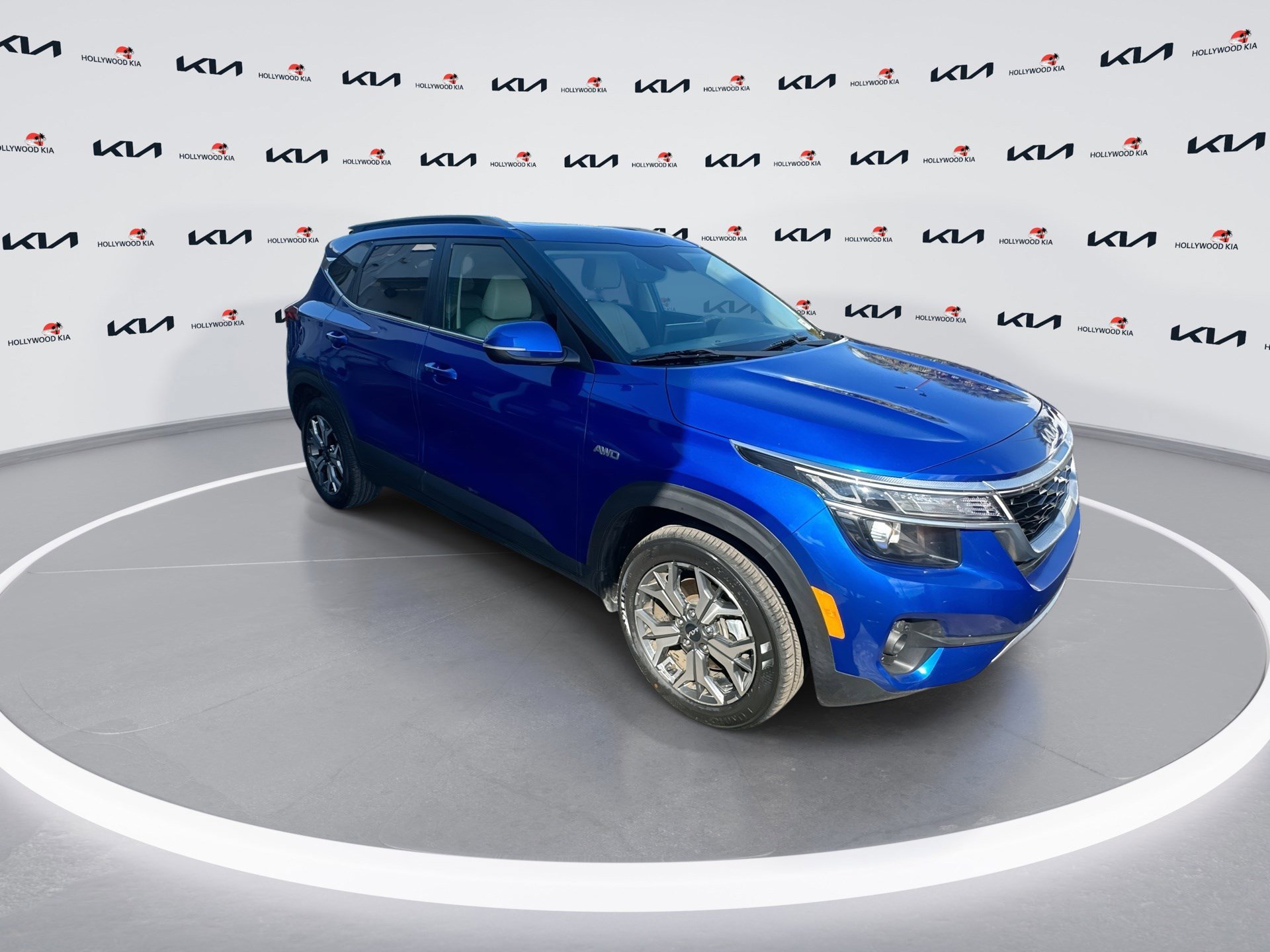 Certified 2023 Kia Seltos EX image 2