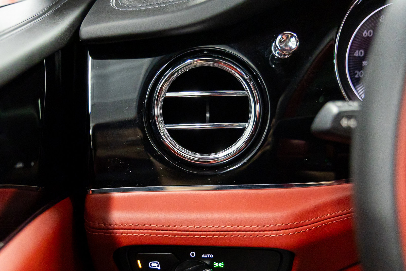 Used 2022 Bentley Bentayga image 33