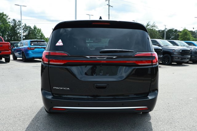 New 2027 Chrysler Pacifica Select FWD image 7