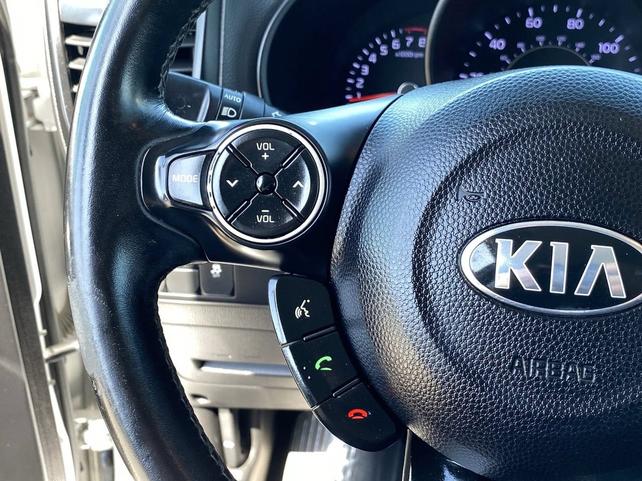 Used 2016 Kia Soul ! FWD image 24